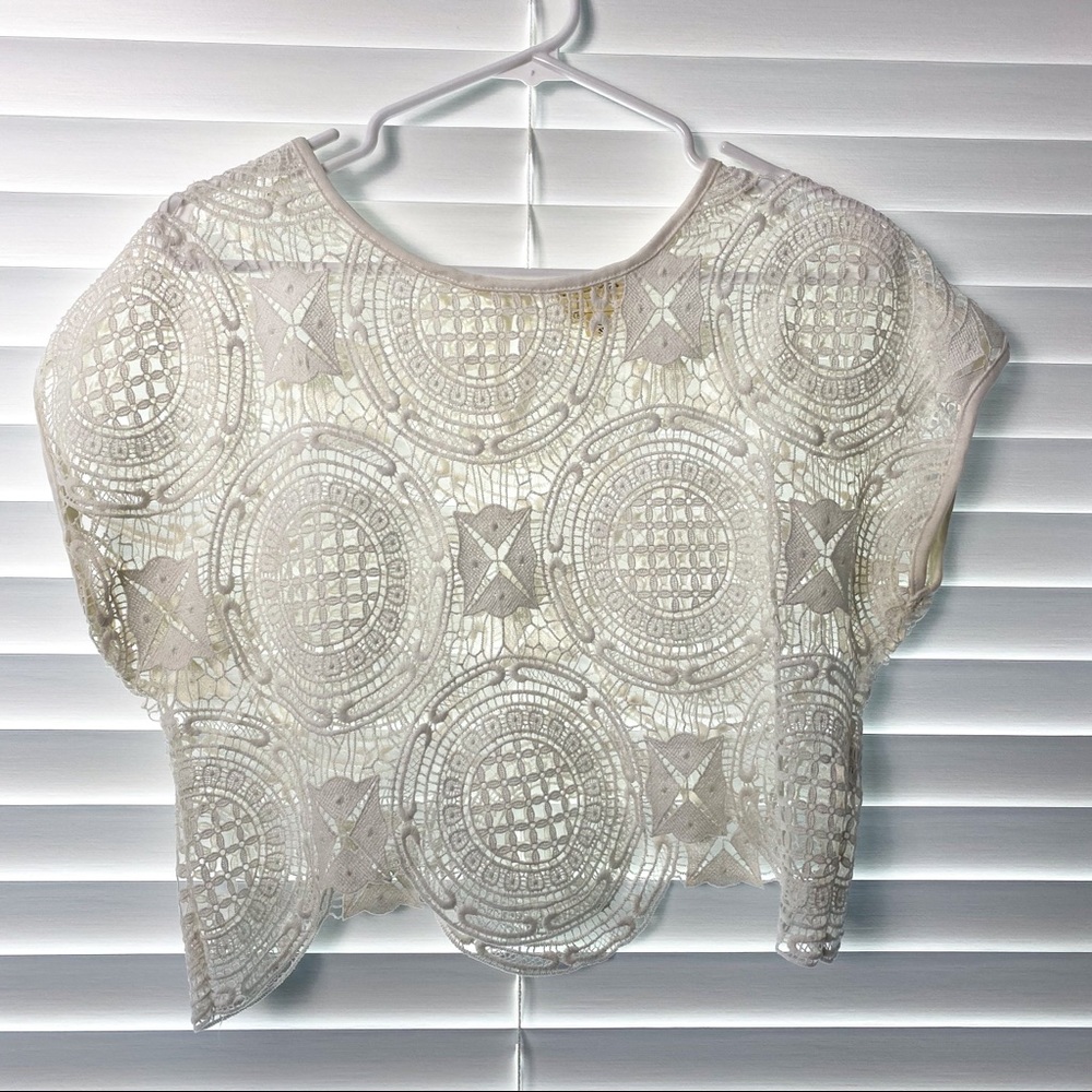 NWOT CROPPED EMBROIDERED TOP